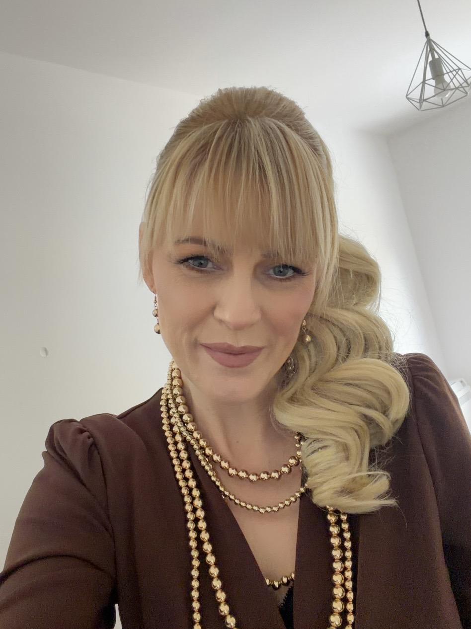 Šampanjac / Srednje Plava │Opuštena kovrča │80cm │Rep na mrežicu photo review