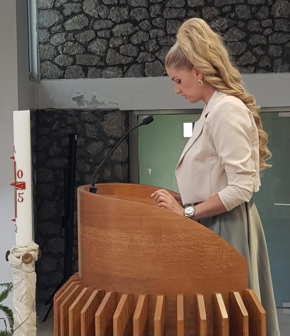 Tamno Plava │ Opuštena kovrča │ 80cm │ Rep na mrežicu photo review